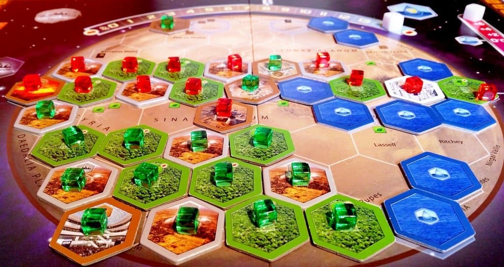 Tabuleiro e cartas do jogo Terraforming Mars